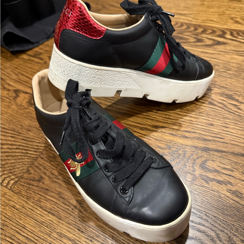 Gucci Women's Black and Red Platform Sneakers